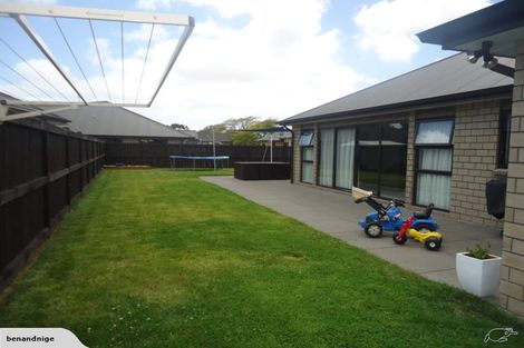 Photo of property in 31 Harbour Crest Drive, Waiuku, 2123