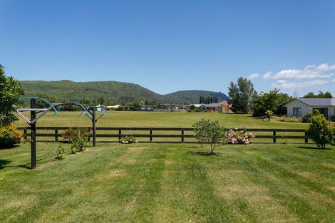 Photo of property in 19 Montgomery Crescent, Kinloch, Taupo, 3377