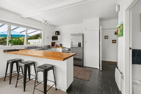 Photo of property in 4 Shearer Drive, Oakura, 4314