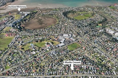 Photo of property in 1/70 Ocean View Road, Northcote, Auckland, 0627