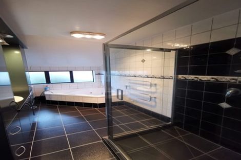 Photo of property in 46 Waimanu Bay Drive, Te Atatu Peninsula, Auckland, 0610