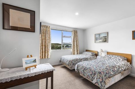 Photo of property in 32 Paremata Crescent, Paremata, Porirua, 5024