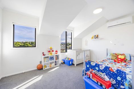 Photo of property in 7 Barnea Circle, Glen Eden, Auckland, 0602