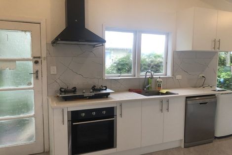 Photo of property in 2 Jonathan Place, Sunnynook, Auckland, 0620