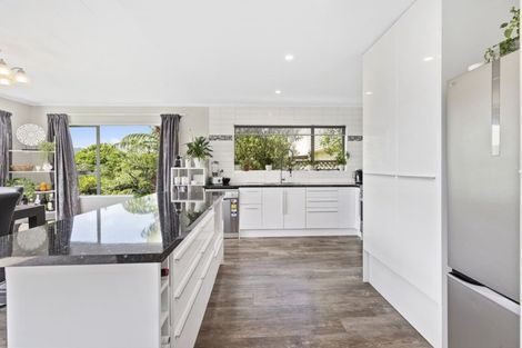 Photo of property in 19 Westhaven Drive, Tawa, Wellington, 5028