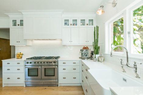 Photo of property in 2 Corwen Place, Mayfair, Hastings, 4122