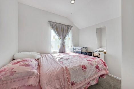 Photo of property in 8/30 John Jennings Drive, Oteha, Auckland, 0632