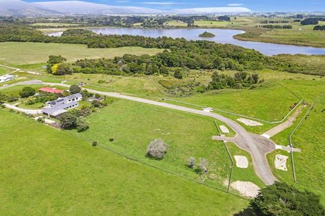 Photo of property in 20 Whio Grove, Hokio Beach, 5571