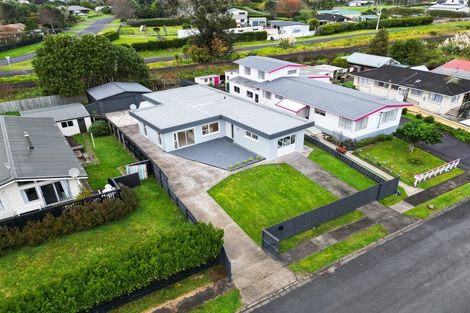 Photo of property in 17 Fernleigh Avenue, Waiuku, 2123