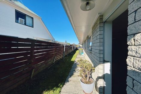 Photo of property in 2/6 Snead Place, Hamilton East, Hamilton, 3216