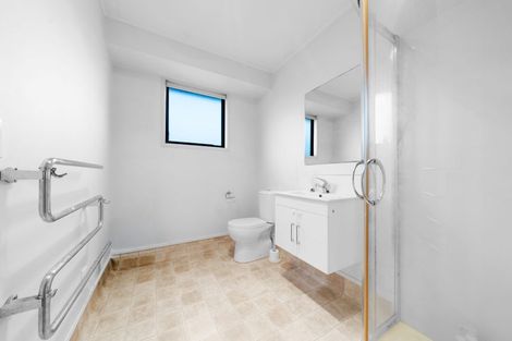 Photo of property in Oakwood Manor, 608c Massey Road, Mangere, Auckland, 2022