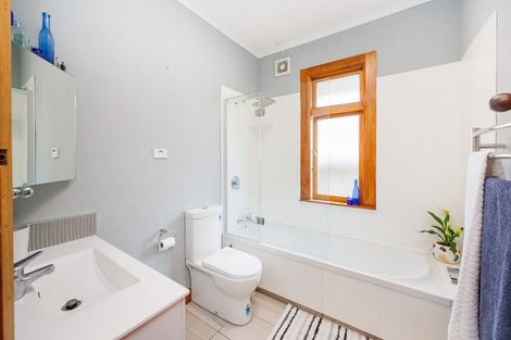 Photo of property in 15 Miro Street, Takaro, Palmerston North, 4410