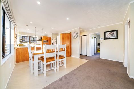 Photo of property in 28 Castle Crescent, Stokes Valley, Lower Hutt, 5019