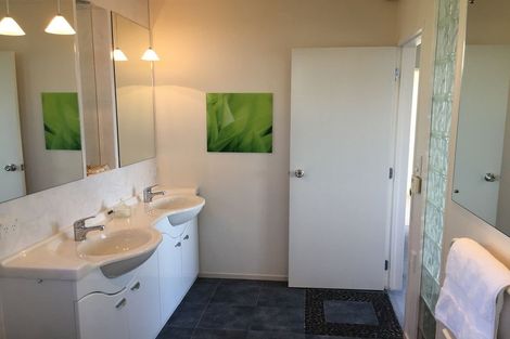 Photo of property in 1/41 High Road, Glenfield, Auckland, 0629