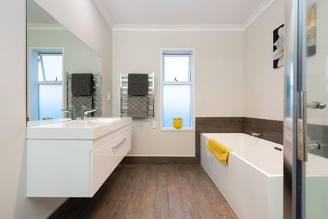 Photo of property in 4 Cassinia Close, Papamoa Beach, Papamoa, 3118