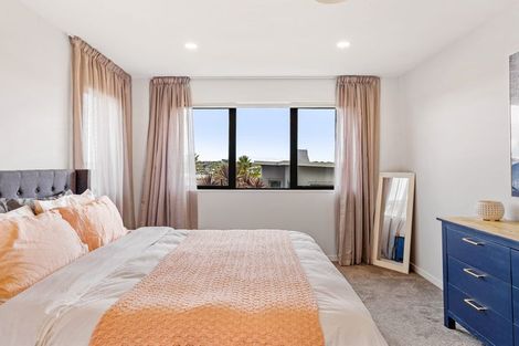 Photo of property in 1 Crompton Place, Orewa, 0931