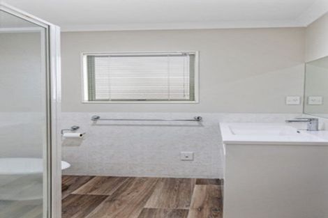 Photo of property in 6 Chadlington Avenue, Henderson, Auckland, 0612