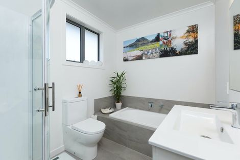 Photo of property in Waterview Estate, 9/4 Greystone Place, Omokoroa, 3114