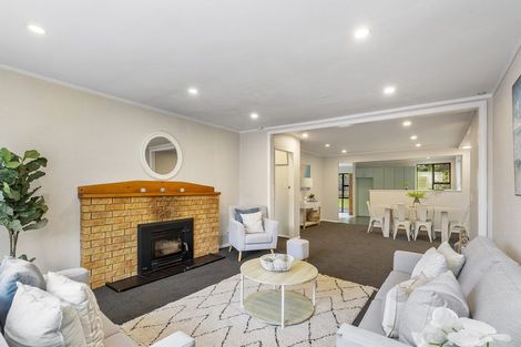 Photo of property in 15 Victory Crescent, Tawa, Wellington, 5028