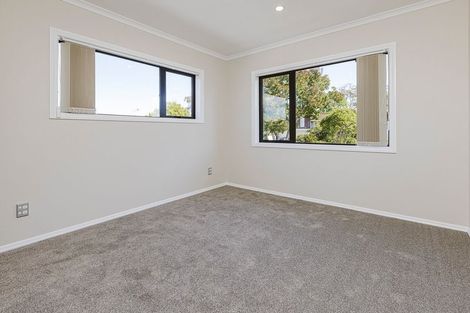 Photo of property in 4a Mirrabooka Avenue, Botany Downs, Auckland, 2010