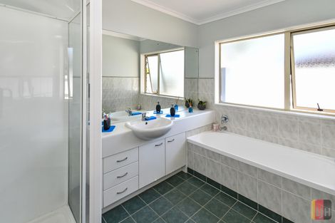 Photo of property in 1 Gairloch Place, Wattle Downs, Auckland, 2103