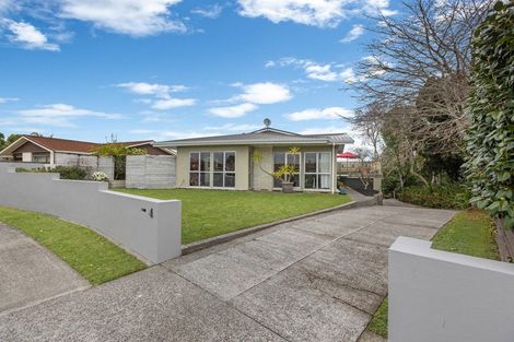 Photo of property in 4 Evelyn Place, Welbourn, New Plymouth, 4310