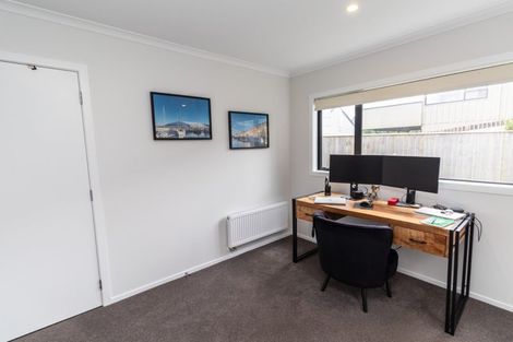 Photo of property in 41 Glanmire Road, Newlands, Wellington, 6037