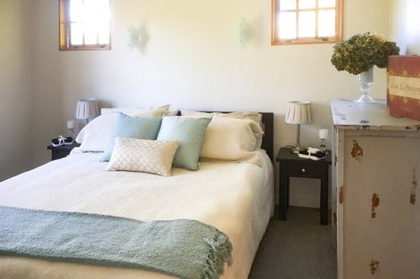 Photo of property in 5 Waicola Drive, Fitzherbert, Palmerston North, 4471