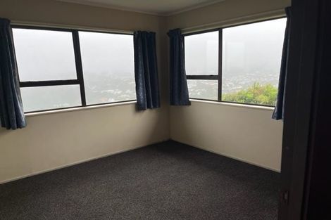 Photo of property in 6 Stroud Way, Newlands, Wellington, 6037