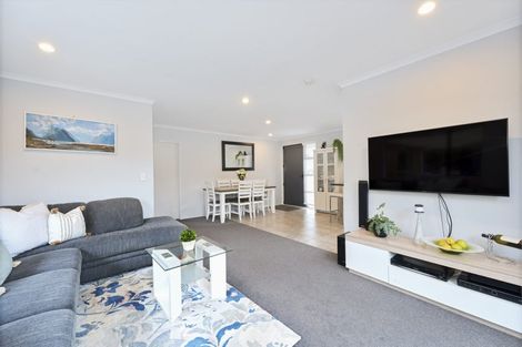 Photo of property in 21 Misty Valley Drive, Henderson, Auckland, 0612