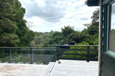 Photo of property in 8 Arapito Road, Titirangi, Auckland, 0604