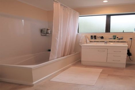 Photo of property in 35b Sunhaven Drive, Newlands, Wellington, 6037