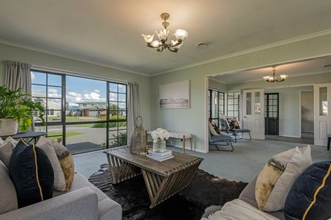 Photo of property in 40 Royal Oak Drive, Kelvin Grove, Palmerston North, 4414
