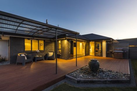 Photo of property in 25 Trump Place, Kelvin Grove, Palmerston North, 4414