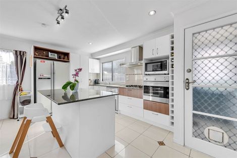 Photo of property in 2 Wilkie Place, Mount Wellington, Auckland, 1060