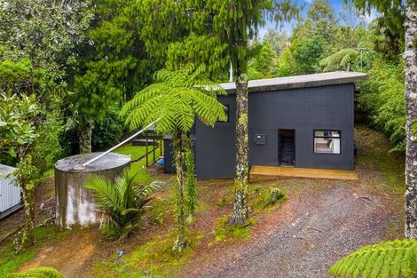 Photo of property in 6 Tawari Road, Henderson Valley, Auckland, 0612