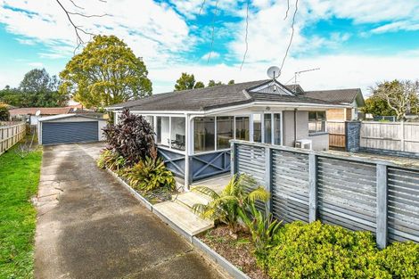 Photo of property in 22 Mirrabooka Avenue, Botany Downs, Auckland, 2010