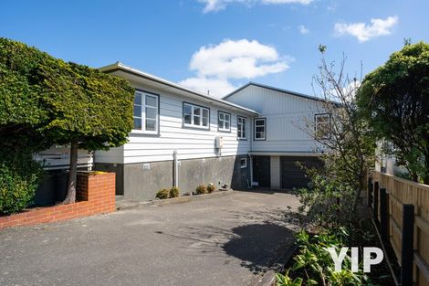 Photo of property in 15 Robert Street, Newlands, Wellington, 6037