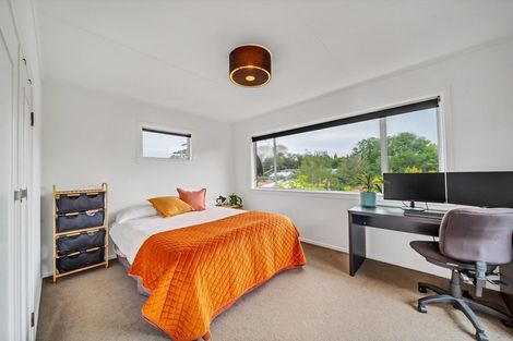 Photo of property in 10 Beaumont Crescent, Frankleigh Park, New Plymouth, 4310