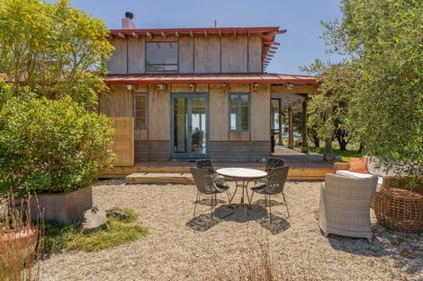 Photo of property in 92 Hahei Beach Road, Hahei, Whitianga, 3591