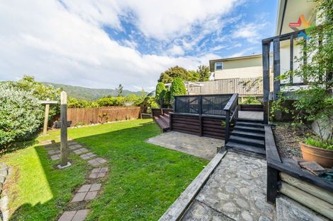 Photo of property in 127 Holborn Drive, Stokes Valley, Lower Hutt, 5019