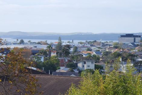 Photo of property in 1/33 Quebec Road, Milford, Auckland, 0620