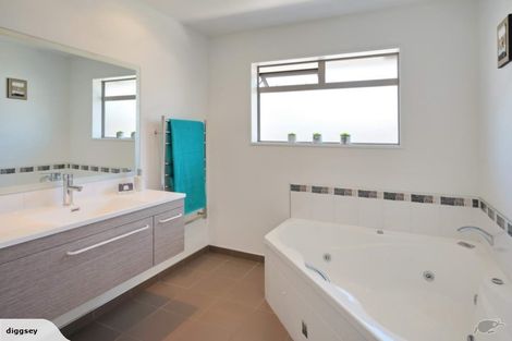 Photo of property in 10 Tawa Place, Parklands, Christchurch, 8083