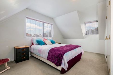 Photo of property in 25 Caspian Close, New Lynn, Auckland, 0600