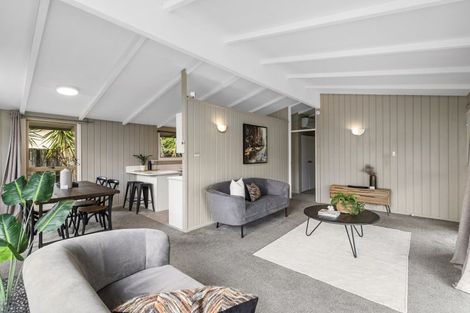 Photo of property in 2 Holloway Place, Forest Lake, Hamilton, 3200