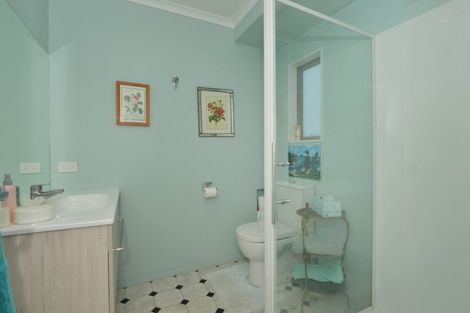 Photo of property in 17 Bermuda Place, One Tree Point, 0118