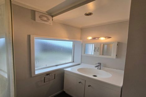 Photo of property in 18 Long Street, Torbay, Auckland, 0630