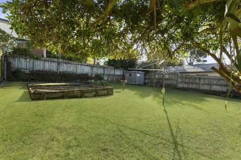 Photo of property in 50 Woodside Avenue, Northcote, Auckland, 0627