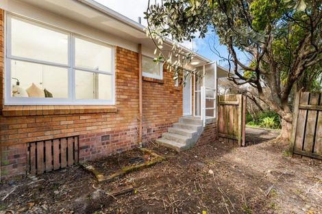 Photo of property in 2/14 Kapiti Place, Sunnynook, Auckland, 0620