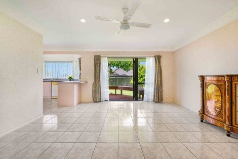 Photo of property in 2 Oakwood Place, Pukekohe, 2120